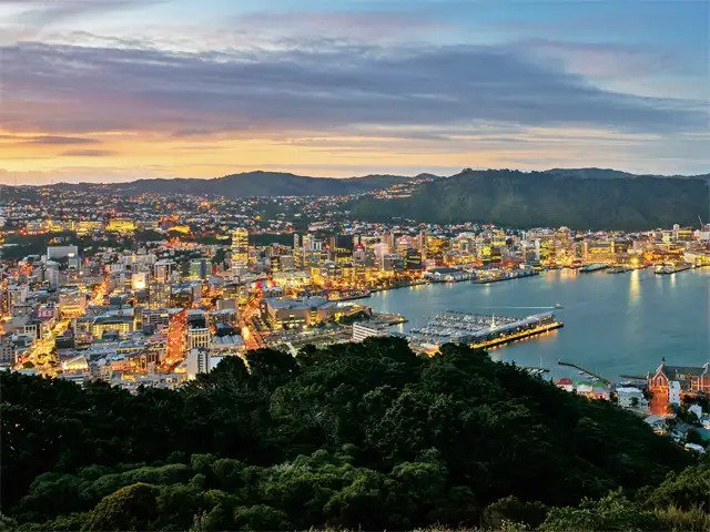 New Zealand alpine lake and mountains